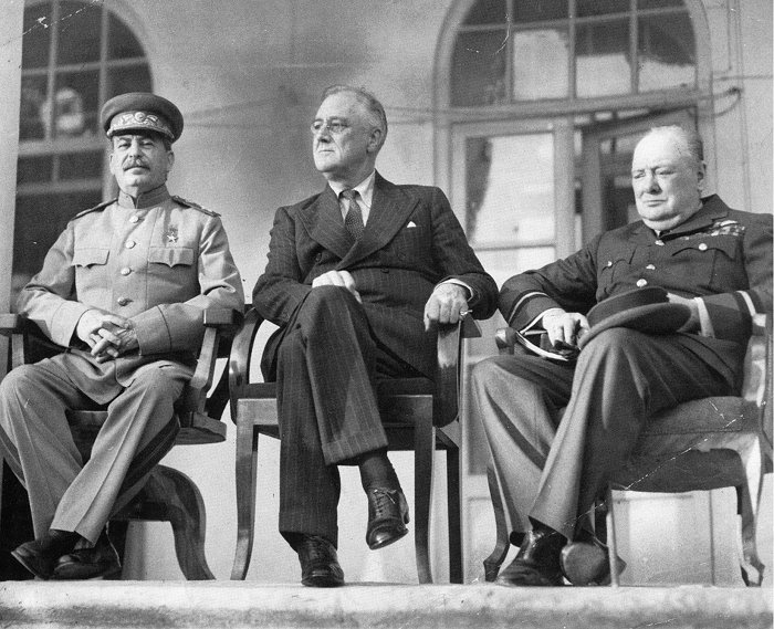 به‌یه‌كگه‌یشتنی چه‌رچڵ و رۆزڤێڵت و ستالین ـ تاران ـ 1943