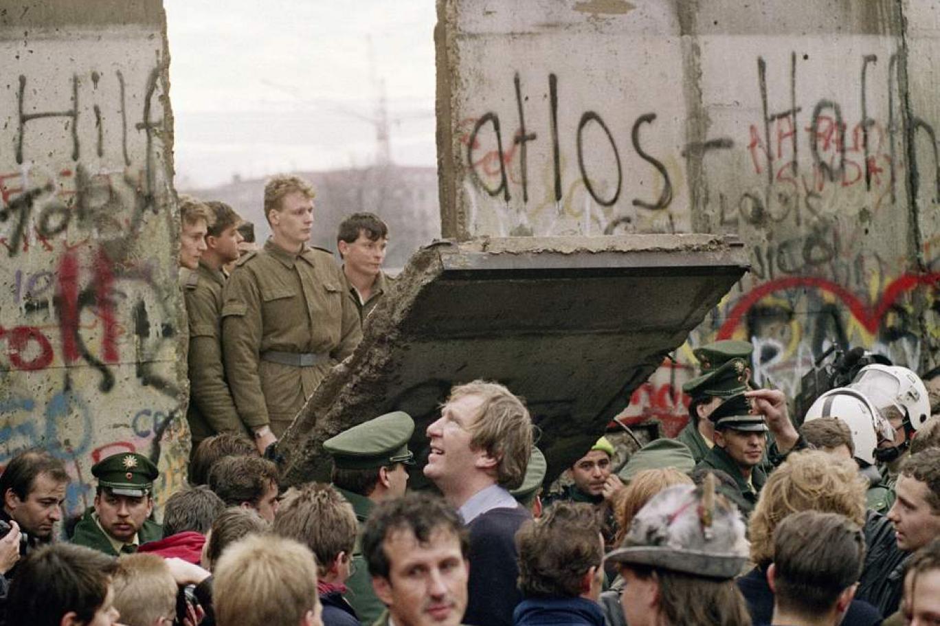 ڕوخاندی دیواری به‌رلین ـ 1989